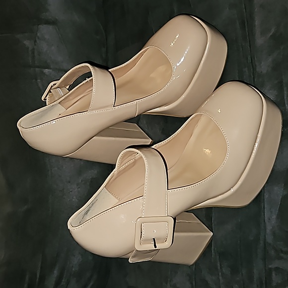 BAMBOO Shoes - Bamboo Womens 70s Platform Cream Paten Leather Heels Adjustable Straps Size 10